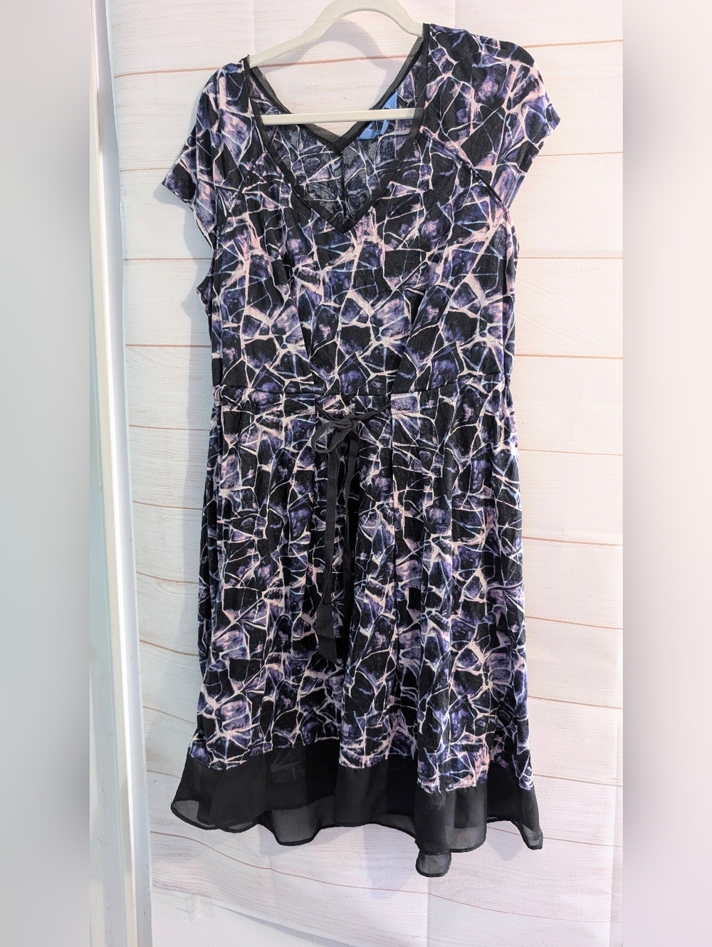 Vintage Vera Wang Black & Lavender Patterned V-Neck Midi Dress 👗 Size Large